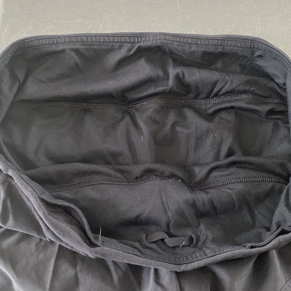 Lululemon speed up shorts low rise 2.5” size 8 - Picture 3 of 4